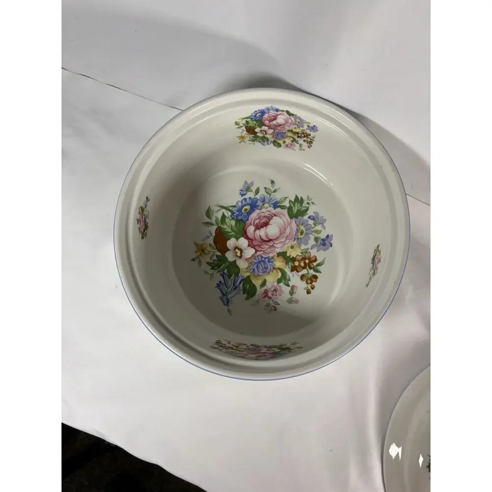 Tabletops Unlimited Victoria White 2 Qt Covered Casserole 9” Floral Blue Trim